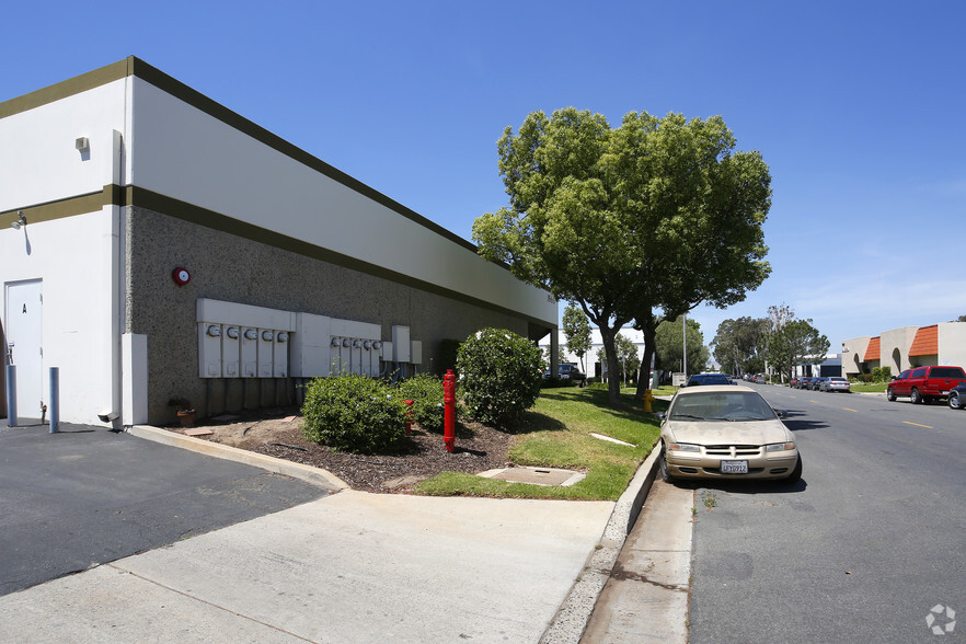 1560 Commerce St, Corona, CA for lease - Building Photo - Image 2 of 4