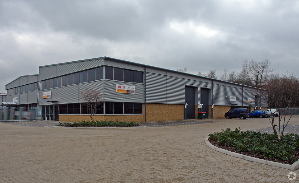 Bilton Way, Luton for lease - Building Photo - Image 3 of 4