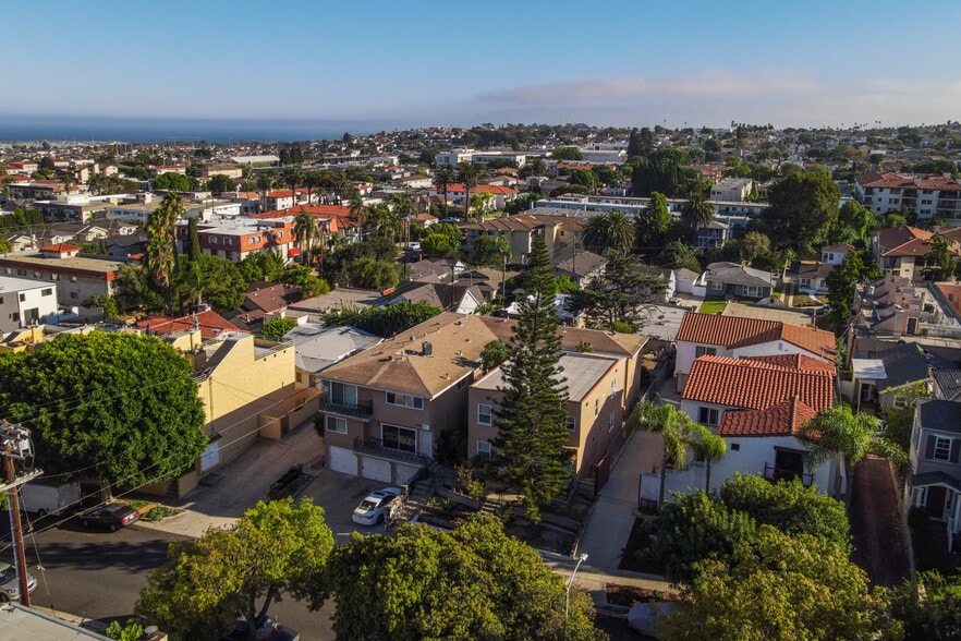 1129-1135 W 10th St, San Pedro, CA for sale - Building Photo - Image 3 of 9