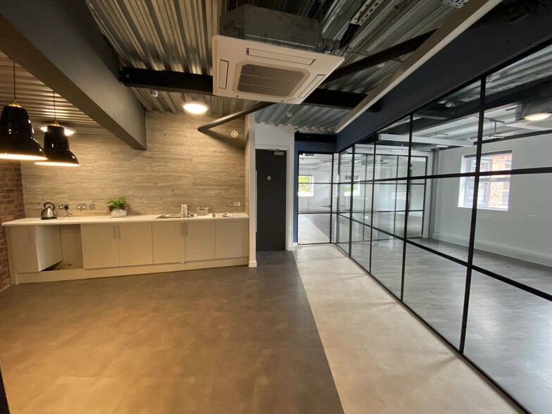 11 Station Rd, Wilmslow for lease - Building Photo - Image 3 of 19