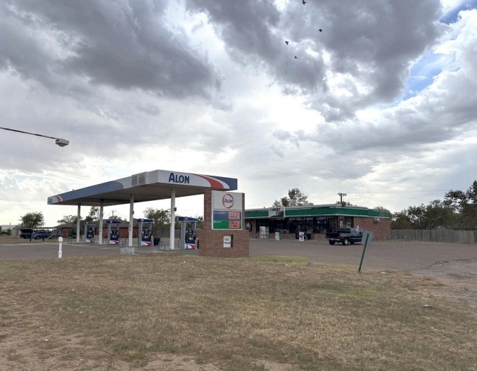 7302 4th St, Lubbock, TX for sale - Building Photo - Image 1 of 8