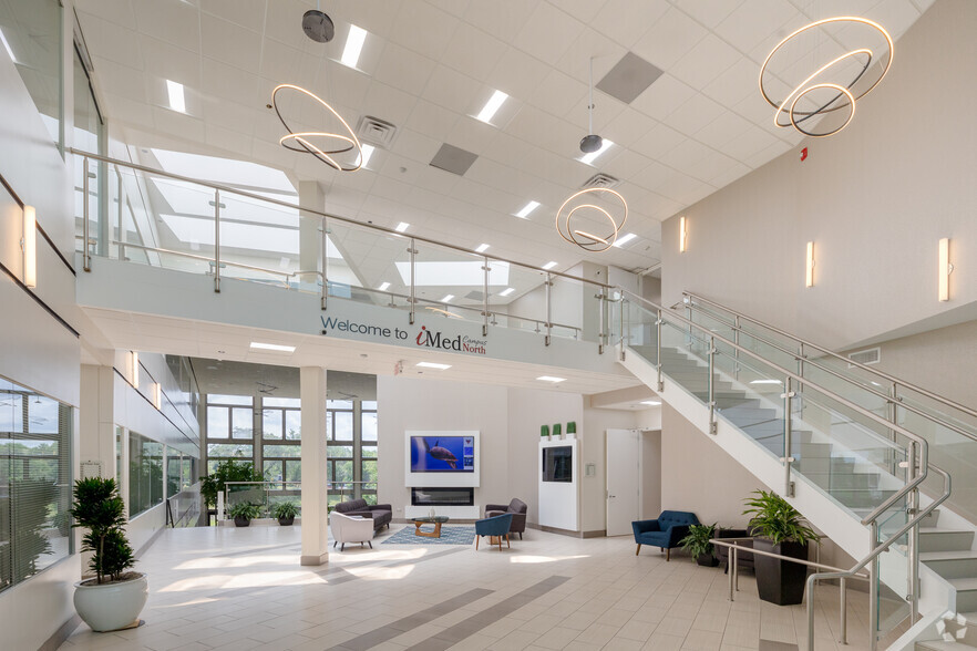 387 Shuman Blvd, Naperville, IL for lease - Lobby - Image 1 of 41