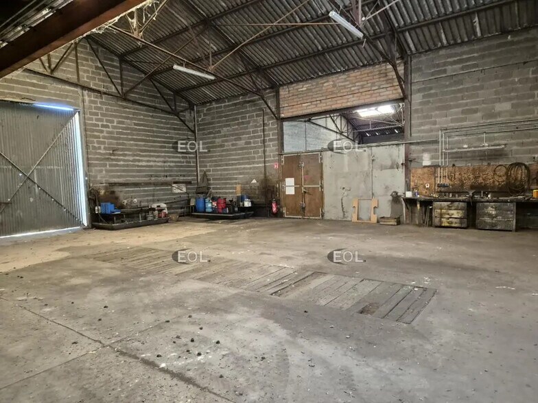 Industrial in Écouflant for sale - Interior Photo - Image 2 of 4