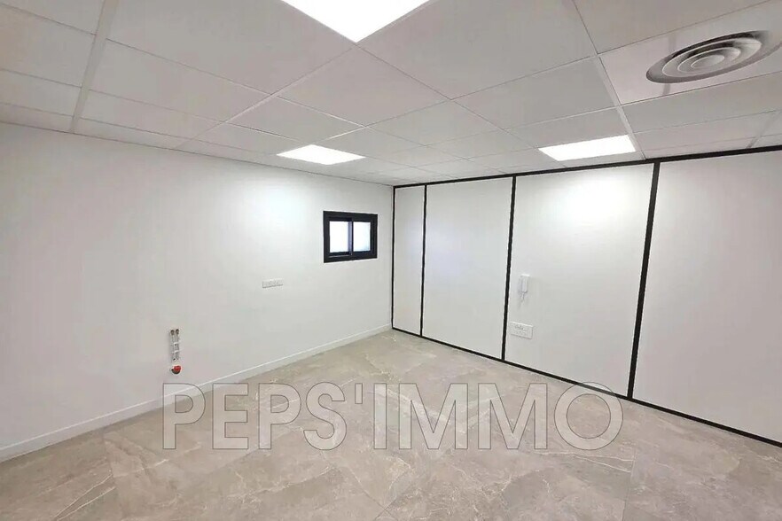 Flex in Châteauneuf-les-Martigues for lease - Building Photo - Image 3 of 5