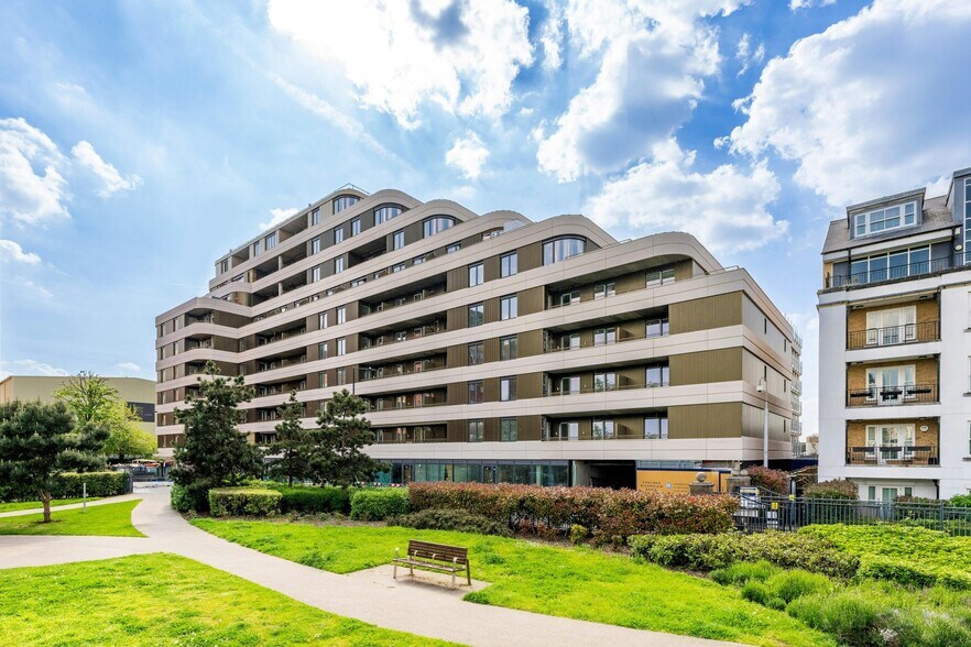 50-52 William Morris Way, London for lease - Building Photo - Image 2 of 4