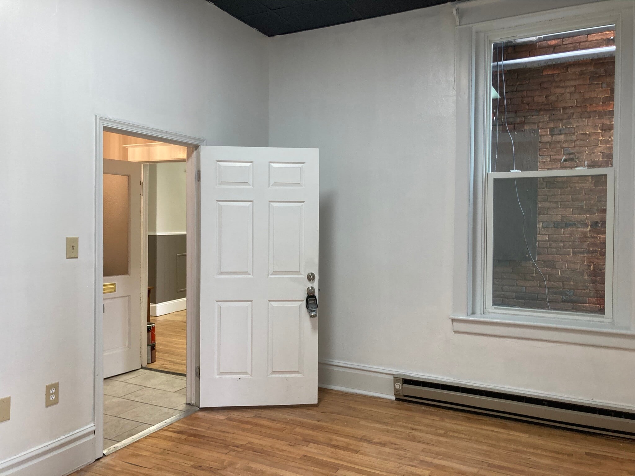 2 S Potomac St, Hagerstown, MD for lease Interior Photo- Image 1 of 5