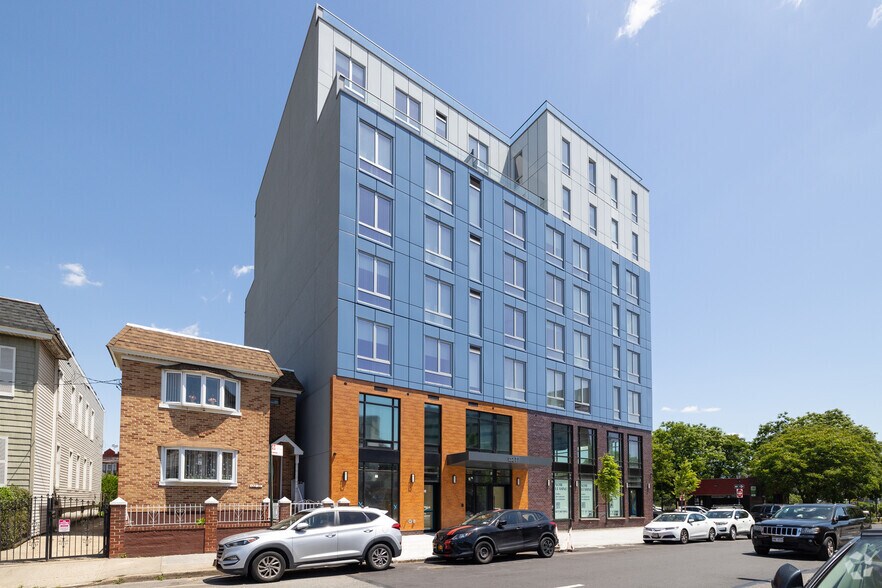 132-77 Metropolitan Avenue, Kew Gardens, NY for lease - Building Photo - Image 3 of 14