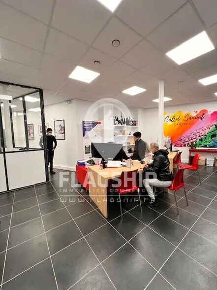 Retail in Paris for lease - Interior Photo - Image 1 of 5