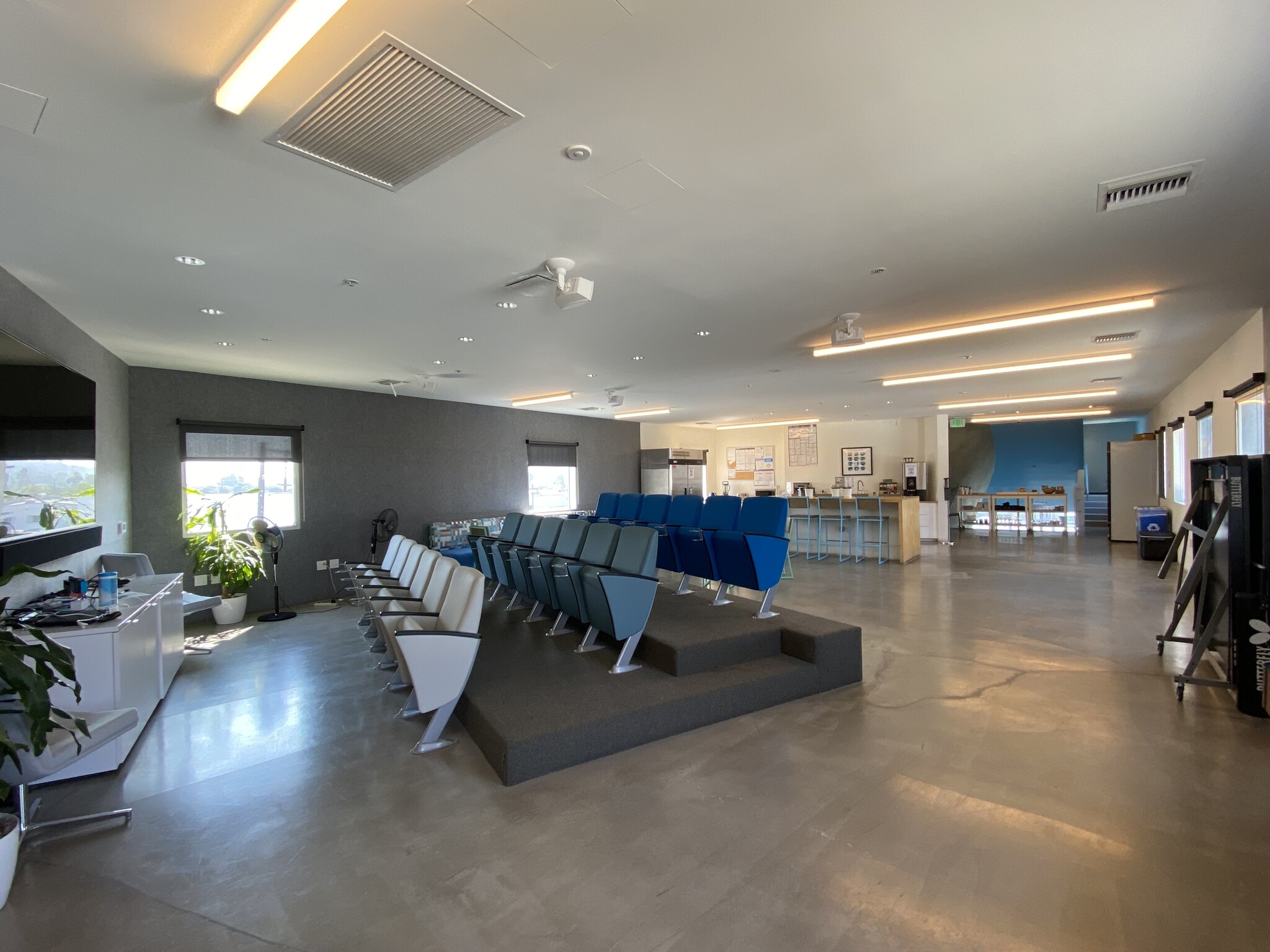 5760-5780 W Jefferson Blvd, Los Angeles, CA for lease Interior Photo- Image 1 of 7