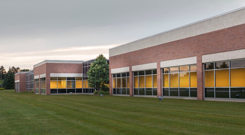 10200 Innovation Dr, Milwaukee, WI for lease - Building Photo - Image 3 of 6