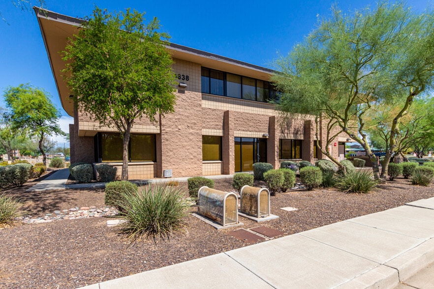 1838 W Parkside Ln, Phoenix, AZ for lease - Building Photo - Image 1 of 14