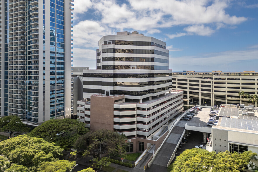 1357 Kapiolani Blvd, Honolulu, HI for lease - Building Photo - Image 1 of 7