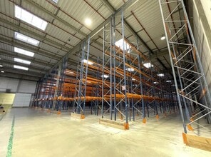 Industrial in Le Coudray-Montceaux for lease Interior Photo- Image 2 of 6