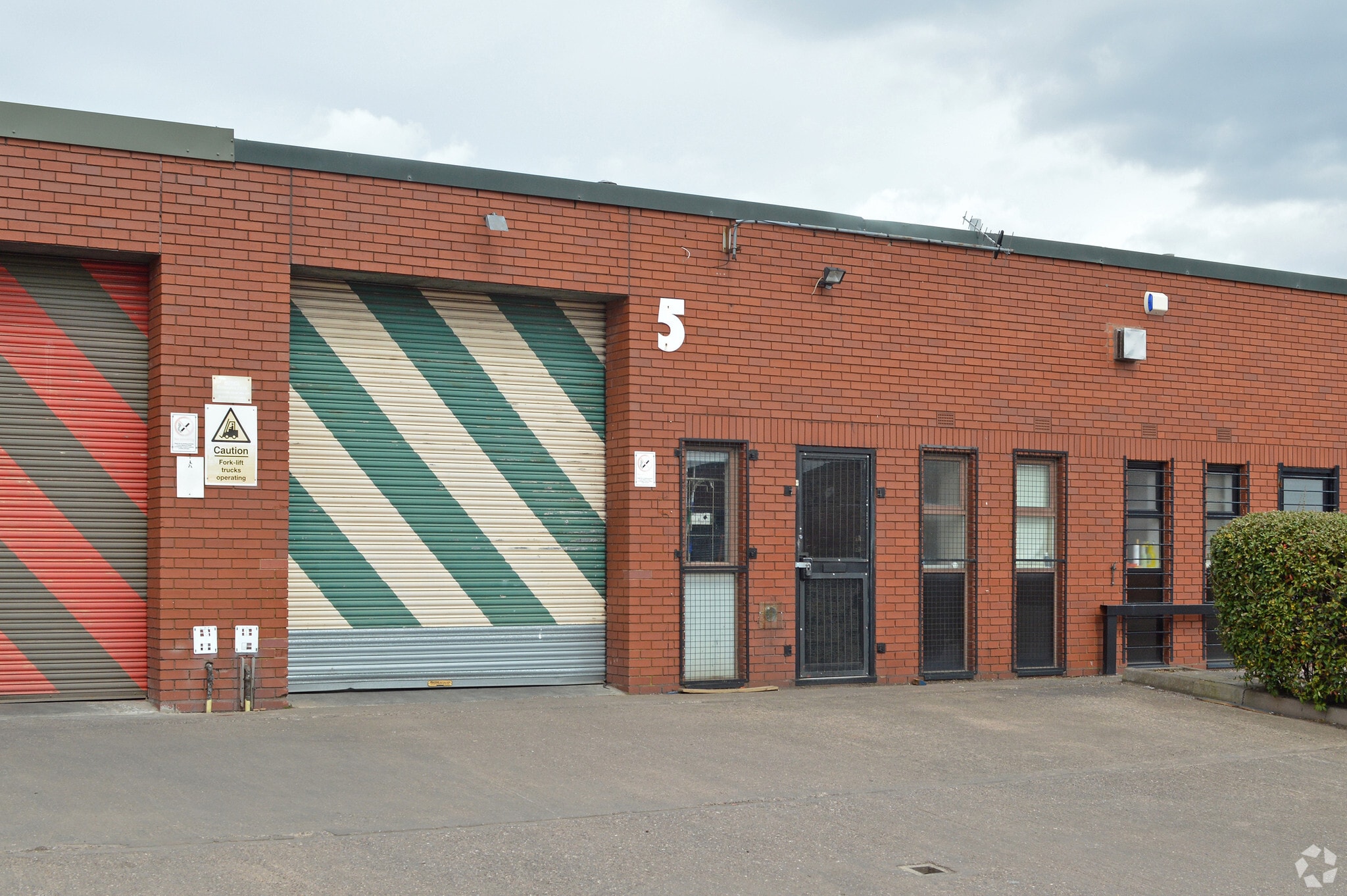 6 Park Ln, Wolverhampton for lease Primary Photo- Image 1 of 8