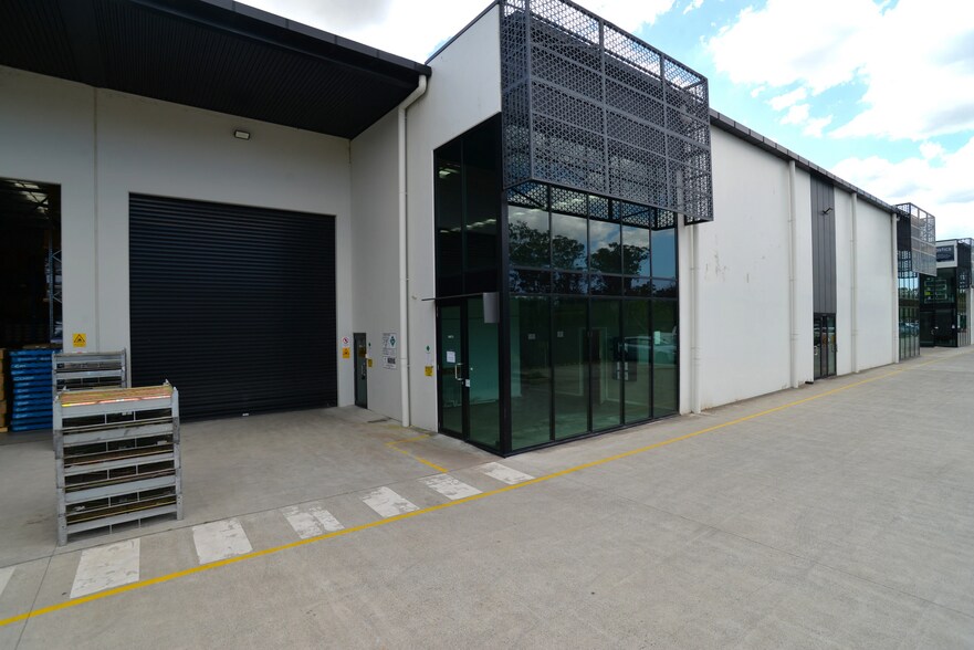24-26 Ellerslie Rd, Meadowbrook for lease - Primary Photo - Image 1 of 2