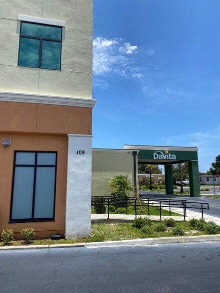 109 44th Ave E, Bradenton, FL for lease - Building Photo - Image 3 of 21