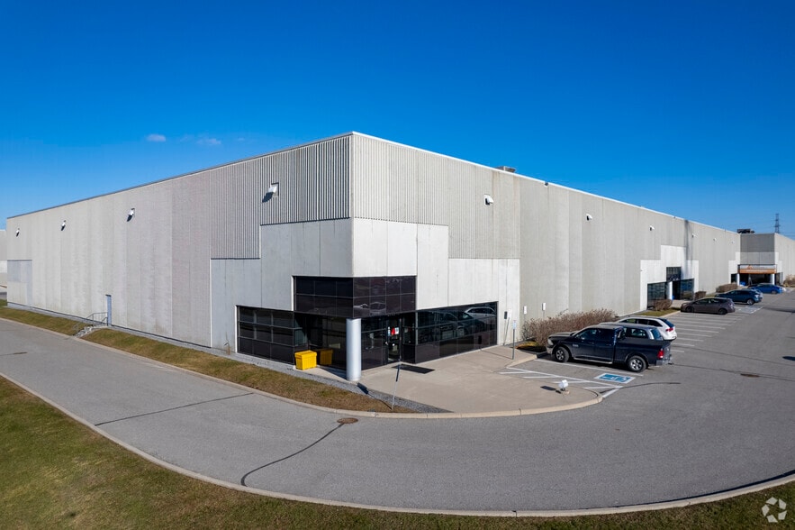 1000 Thornton Rd S, Oshawa, ON for lease - Building Photo - Image 2 of 5