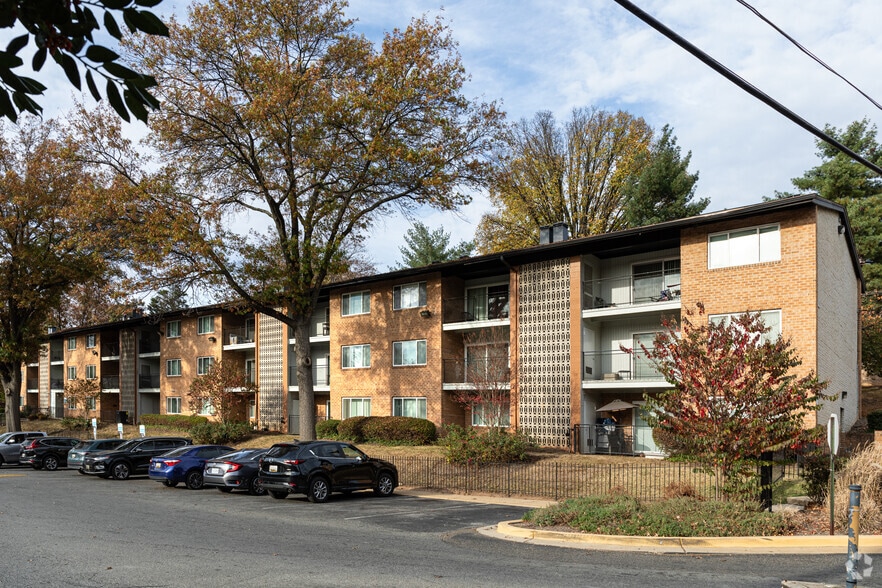 5400 Livingston Ter, Oxon Hill, MD for sale - Building Photo - Image 1 of 27