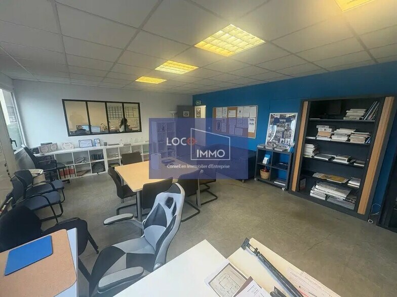 Flex in Gradignan for lease - Interior Photo - Image 3 of 11