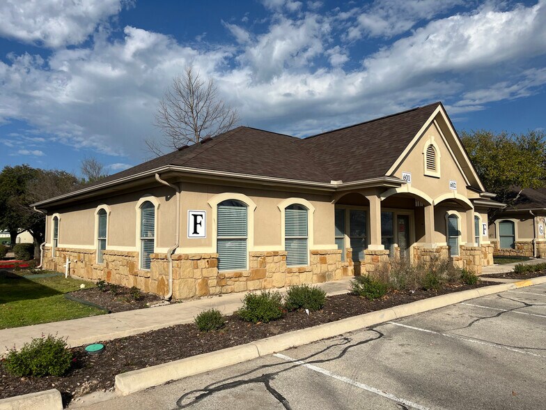 1619 E Common St, New Braunfels, TX 78130