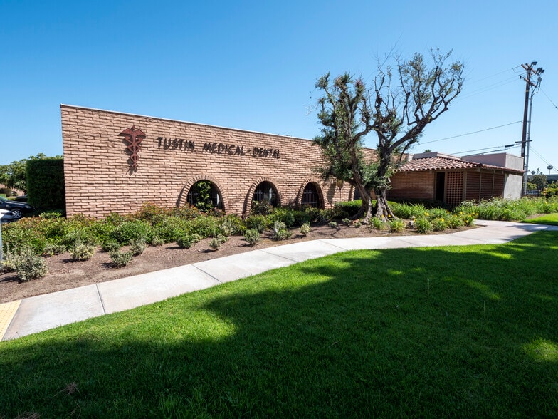 13420 Newport Ave, Tustin, CA for lease - Primary Photo - Image 1 of 35