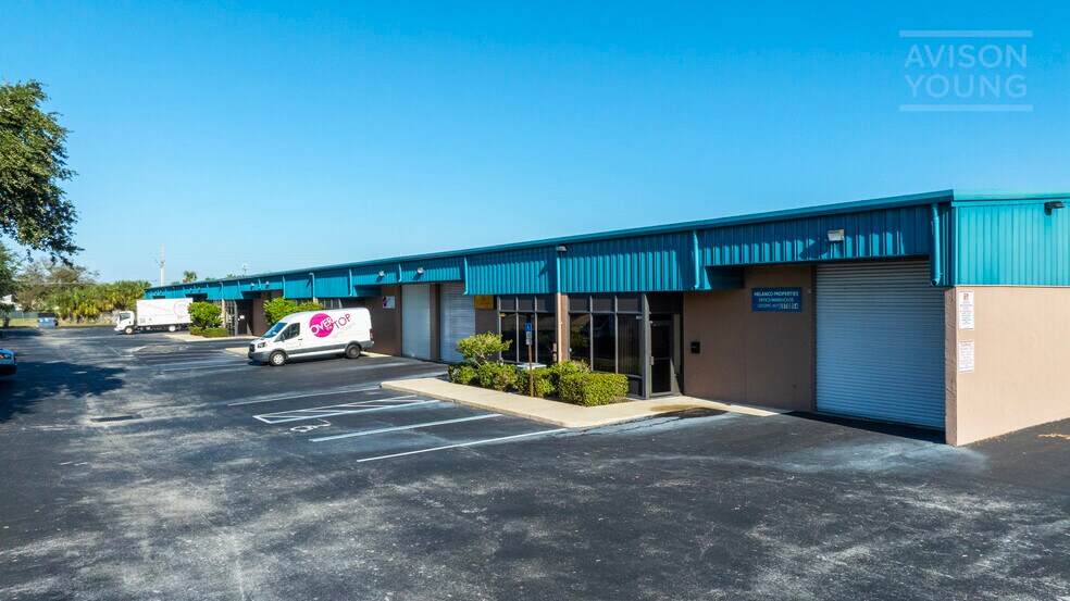3712-3728 Vineland Rd, Orlando, FL for lease - Building Photo - Image 3 of 20
