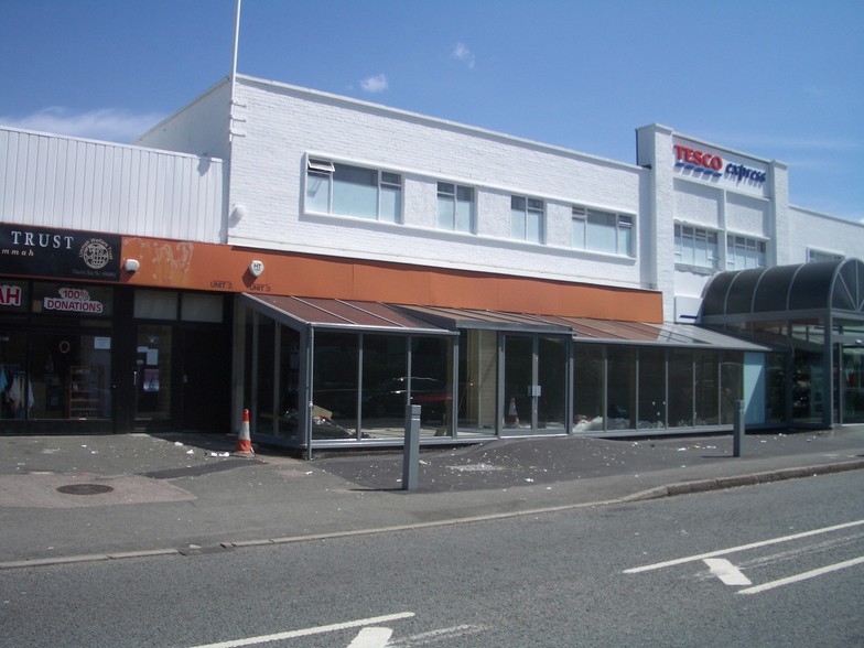 326-340 Dunstable Rd, Luton for lease - Building Photo - Image 3 of 6