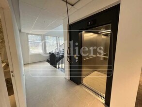 Office in Ventabren for lease Building Photo- Image 1 of 7