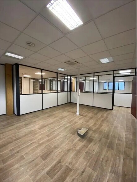 Office in Le Havre for lease - Interior Photo - Image 3 of 5