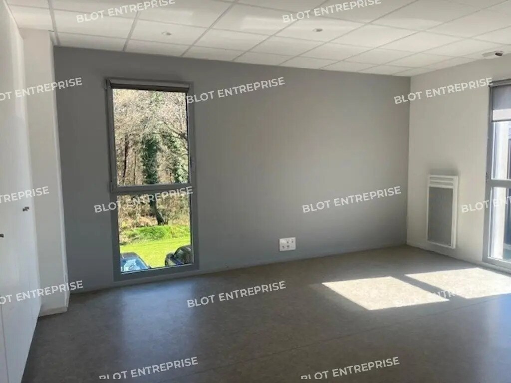 Office in Auray for sale Building Photo- Image 1 of 8