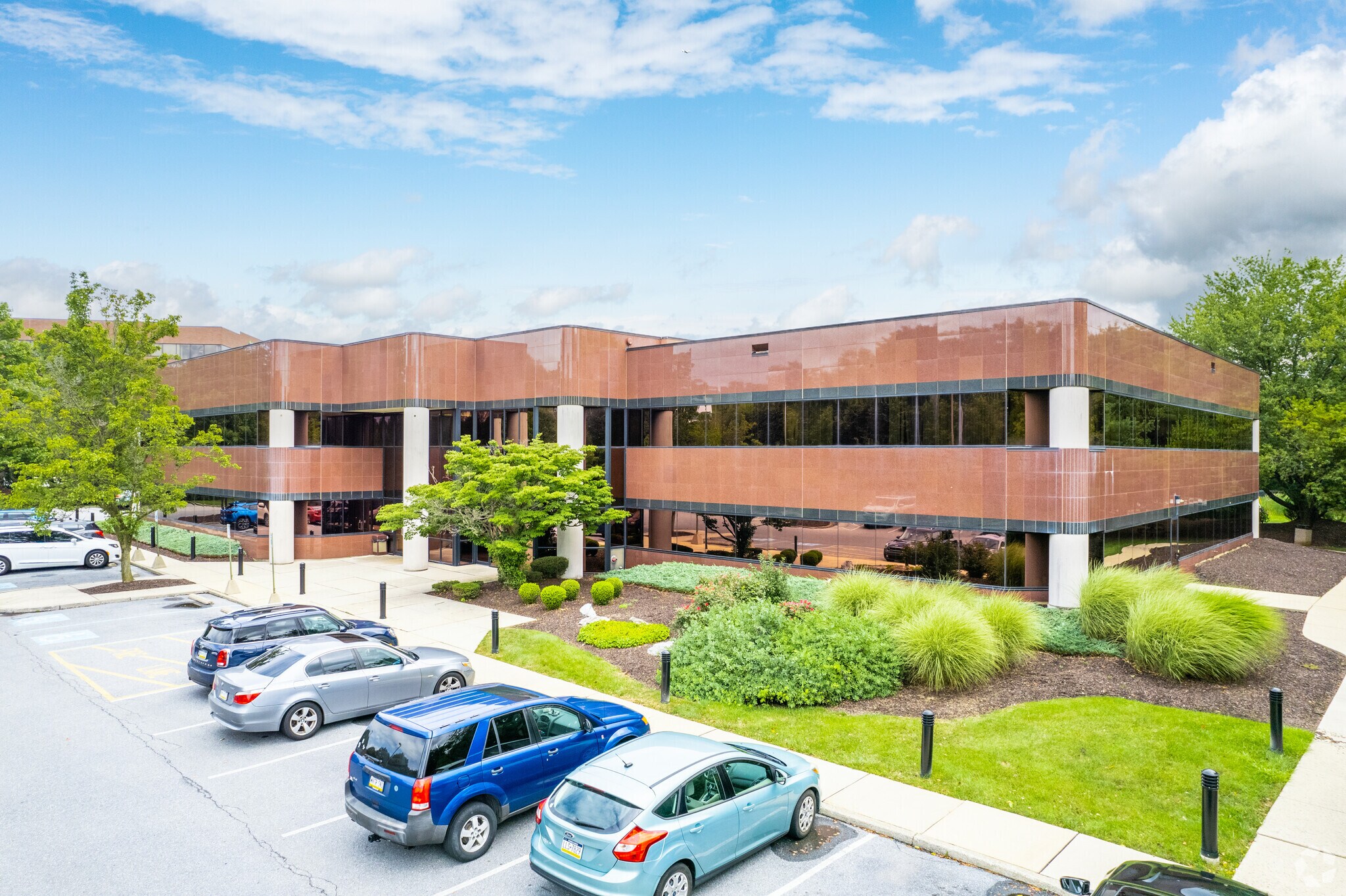 1575 Pond Rd, Allentown, PA for sale Primary Photo- Image 1 of 1