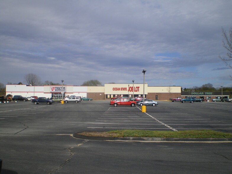 461 Voluntown Rd, Griswold, CT 06351