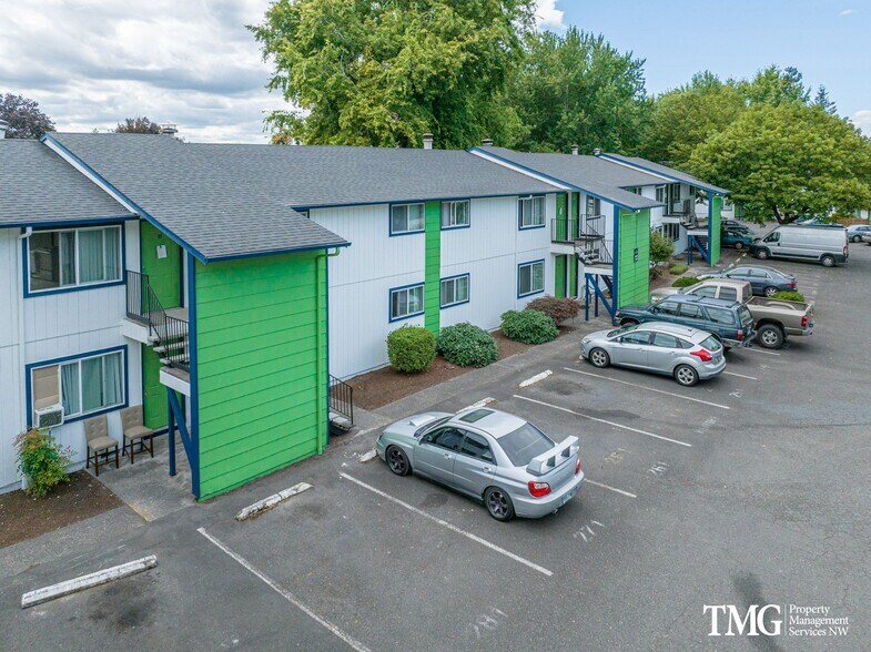 2710 NE Division St, Gresham, OR 97030