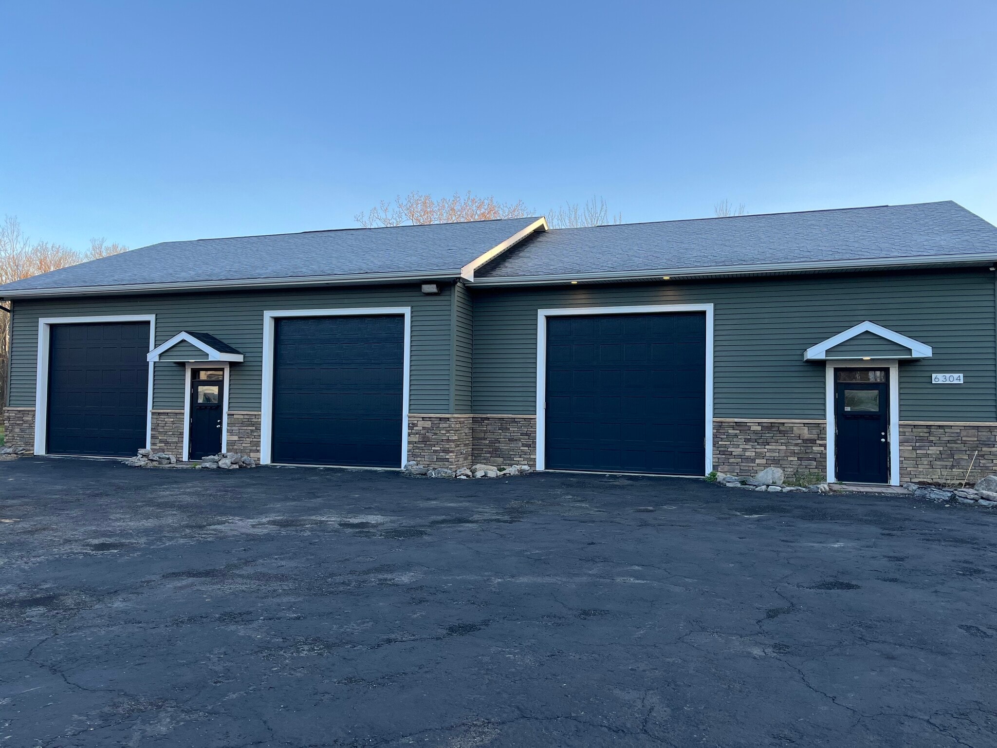 6304 Moncton Dr, Hamburg, NY for lease Building Photo- Image 1 of 7
