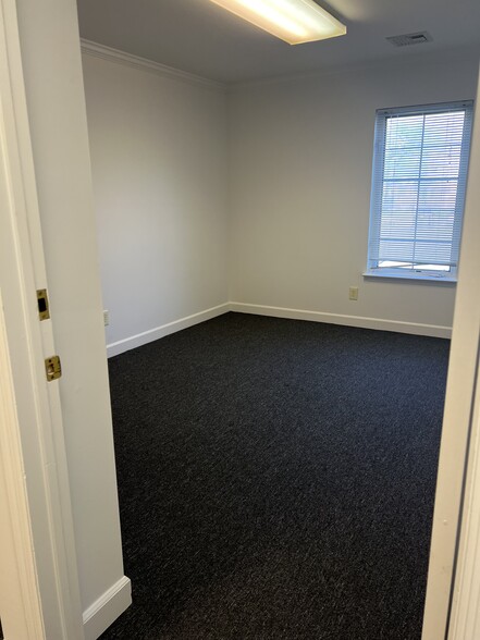 1 Bethany Rd, Hazlet, NJ for lease - Interior Photo - Image 2 of 9