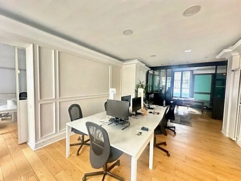 Office in Paris for lease - Interior Photo - Image 3 of 11