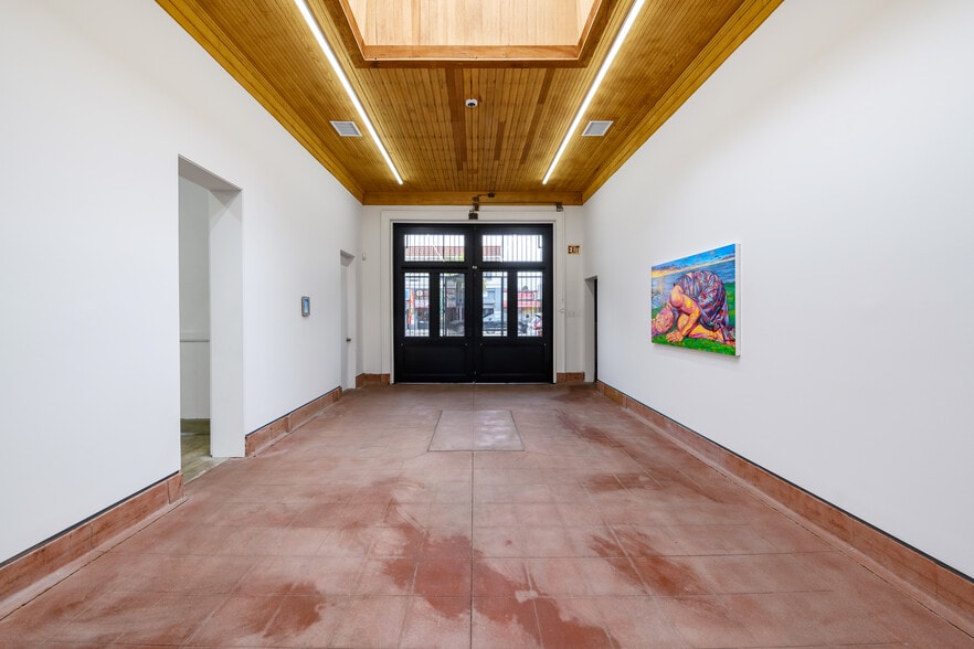 244 W Florence Ave, Los Angeles, CA for sale - Interior Photo - Image 2 of 31