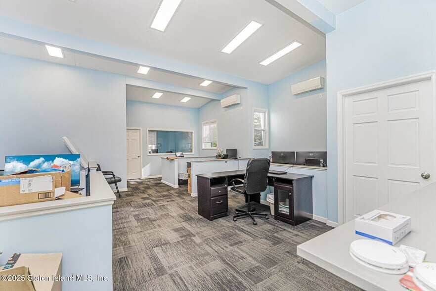 584 Richmond Rd, Staten Island, NY for sale - Building Photo - Image 2 of 4