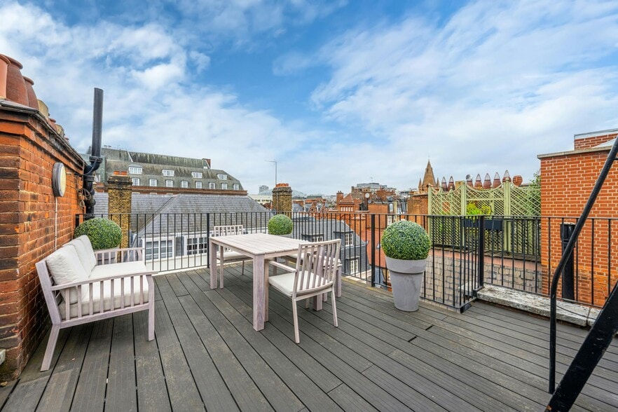 22 Gilbert St, London for lease - Building Photo - Image 3 of 22