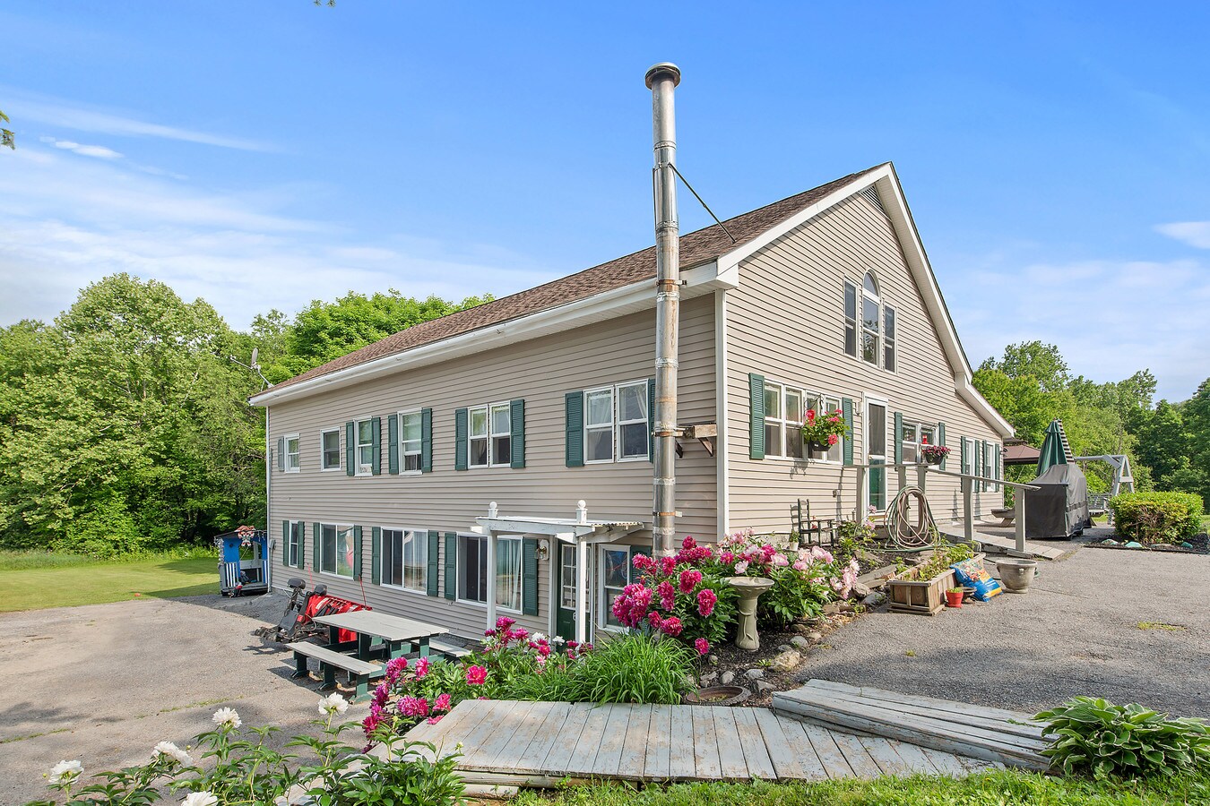 2 Eleanor Ln, Lagrangeville, NY 12540