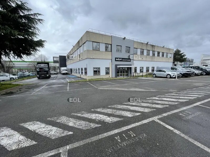 Flex in Nanterre for lease Building Photo- Image 1 of 10