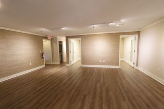 955 W Wade Hampton Blvd, Greer, SC for lease Interior Photo- Image 2 of 7