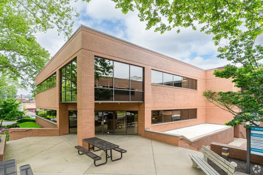 1235 Penn Ave, Wyomissing, PA for lease - Building Photo - Image 2 of 12