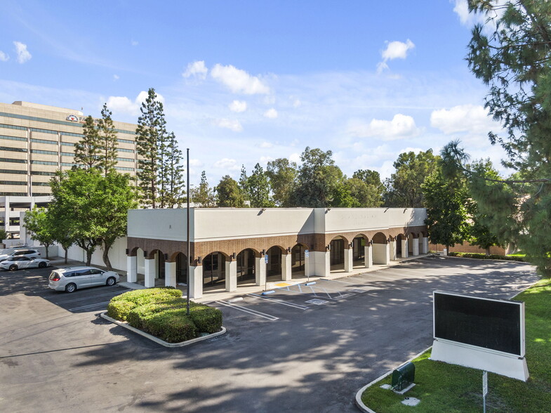 21725 Erwin St, Woodland Hills, CA for sale - Building Photo - Image 1 of 19