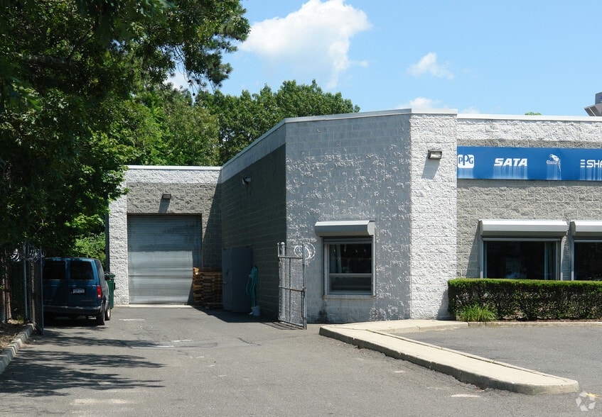1453 N Clinton Ave, Bay Shore, NY for lease - Building Photo - Image 2 of 2