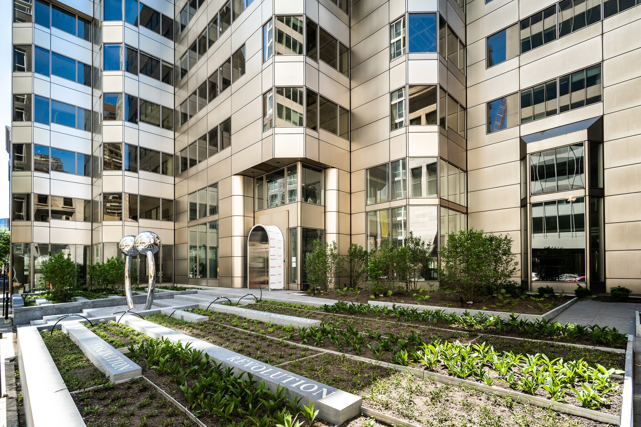 2200 Rue Stanley, Montréal, QC H3A 1R6 Davis Building