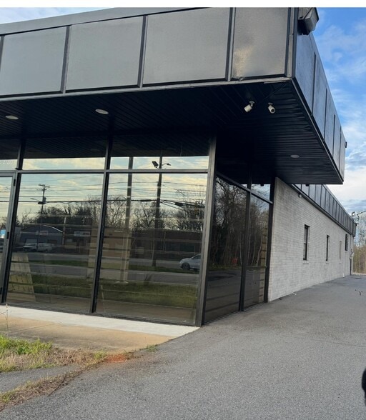 2517 S Main St, High Point, NC for sale - Building Photo - Image 1 of 1