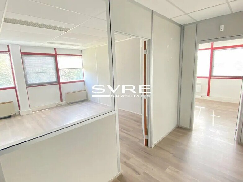 Office in Meyreuil for lease - Interior Photo - Image 1 of 4