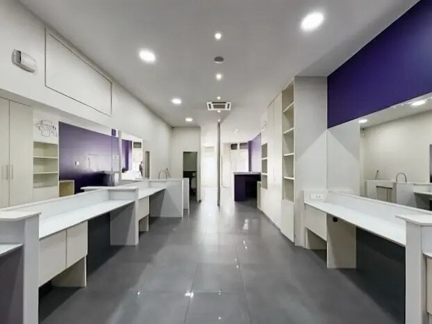 Retail in Paris for lease - Building Photo - Image 2 of 9