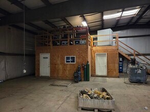 217 Alfery Ln, Mount Pleasant, PA for lease Interior Photo- Image 1 of 5